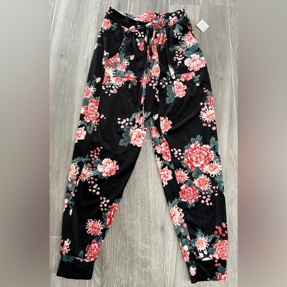 Flora Nikrooz Other - Flora Nikrooz Floral pajama pant joggers size small NWT